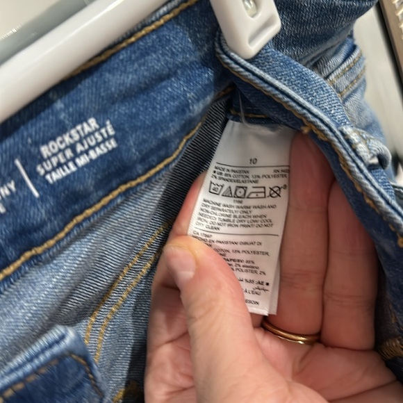 Womens size 10 light wash Old Navy Rock Star Super Skinny mid-rise jeans - Picture 3 of 5